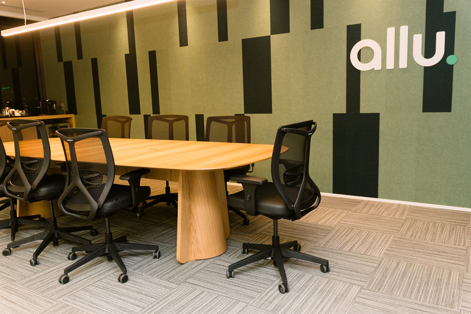 Sala de reunião do escritório allu em São Paulo